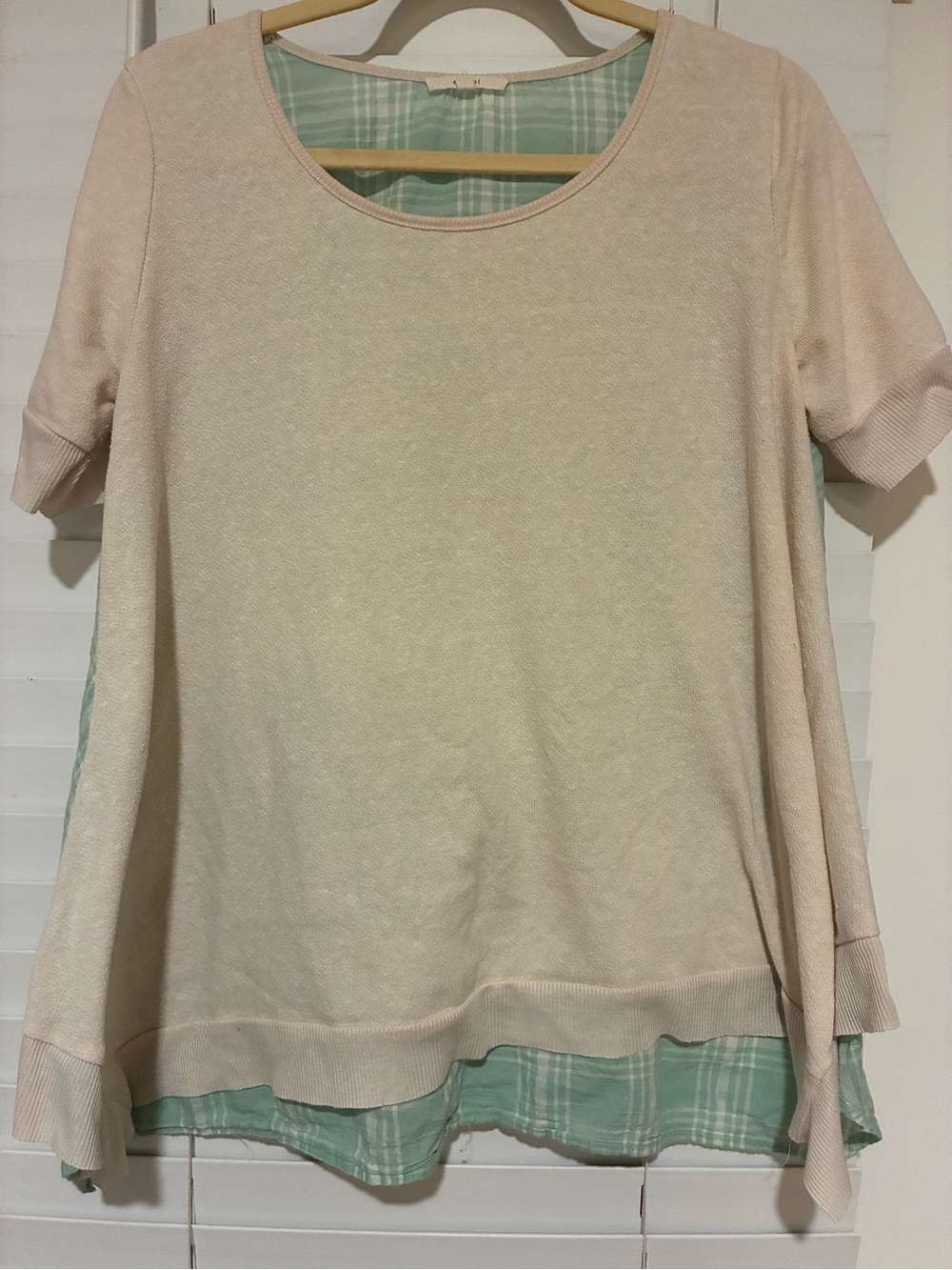 Easel Women’s Layered Short-Sleeve Top in Beige and Mint